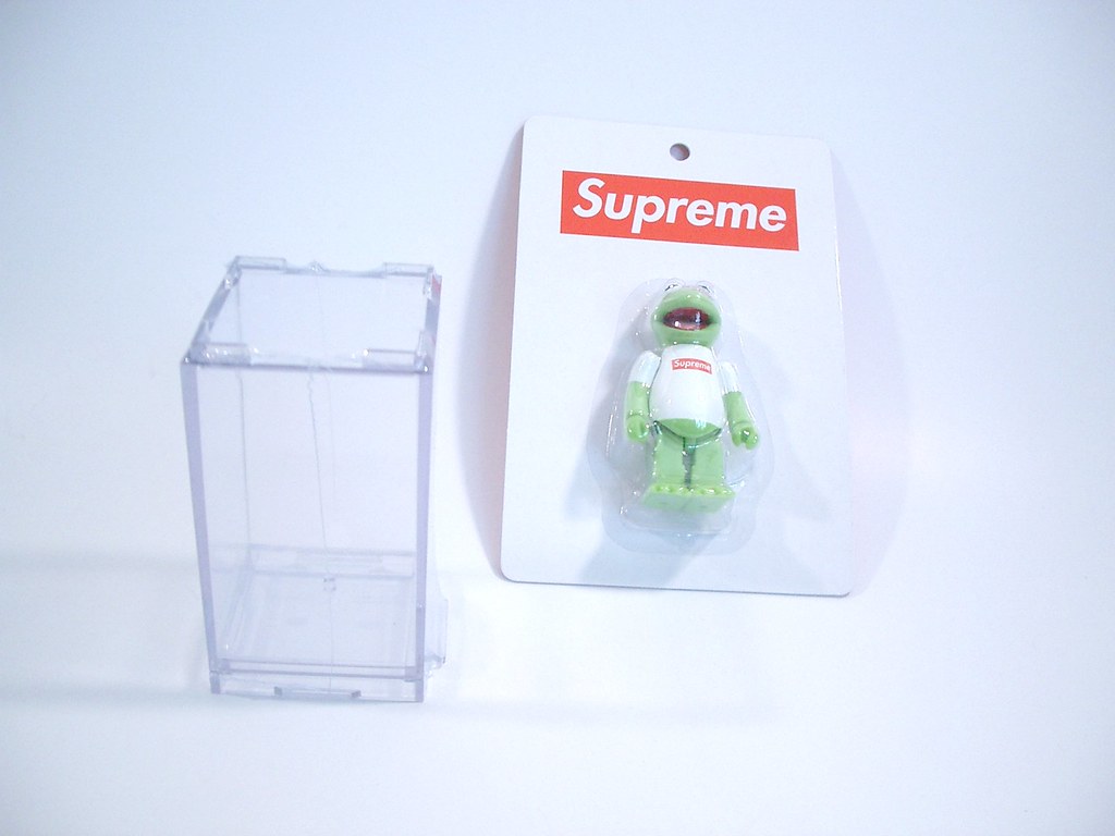 Supreme Kermit The Frog Kubrick With Case Combo - Supreme , HD Wallpaper & Backgrounds