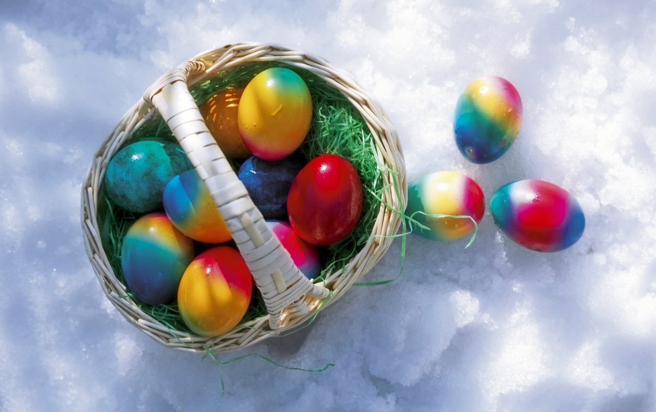 Wide Easter Eggs In The Snow Wallpapers - Pasqua Con La Neve , HD Wallpaper & Backgrounds