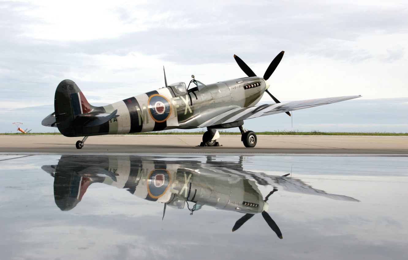 Photo Wallpaper Water, Plane, Reflection, Spirit Of - Spirit Of Kent Spitfire , HD Wallpaper & Backgrounds