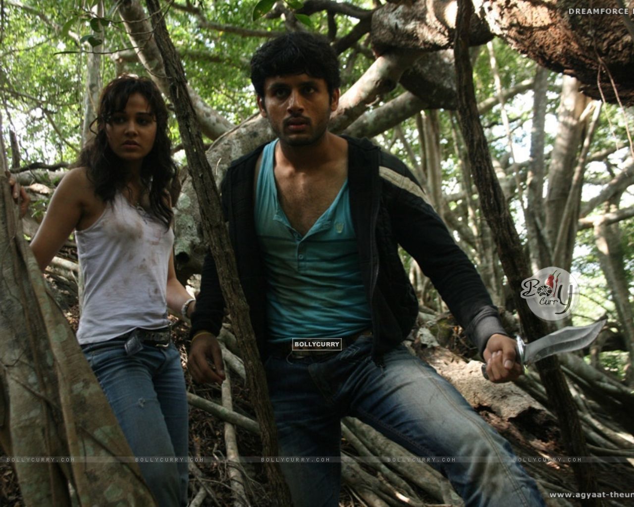 Nitin Reddy And Nisha Kothari Looking Shocked Size - Agyaat 2009 Hd Movie , HD Wallpaper & Backgrounds