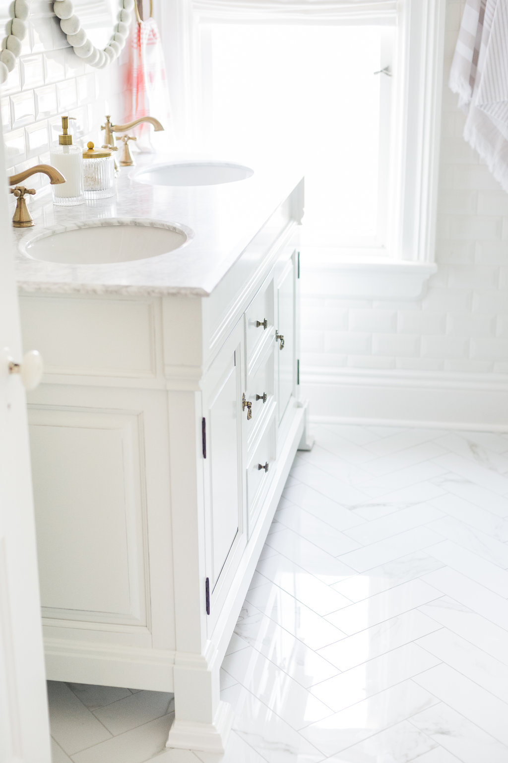 Vanity Steal - Bathroom (#1163176) - HD Wallpaper & Backgrounds Download