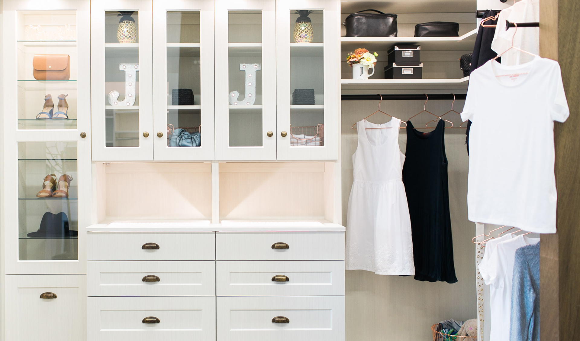 Jillian Harris Shares Her Top Closet Organizing Tips - Clothes Hanger , HD Wallpaper & Backgrounds