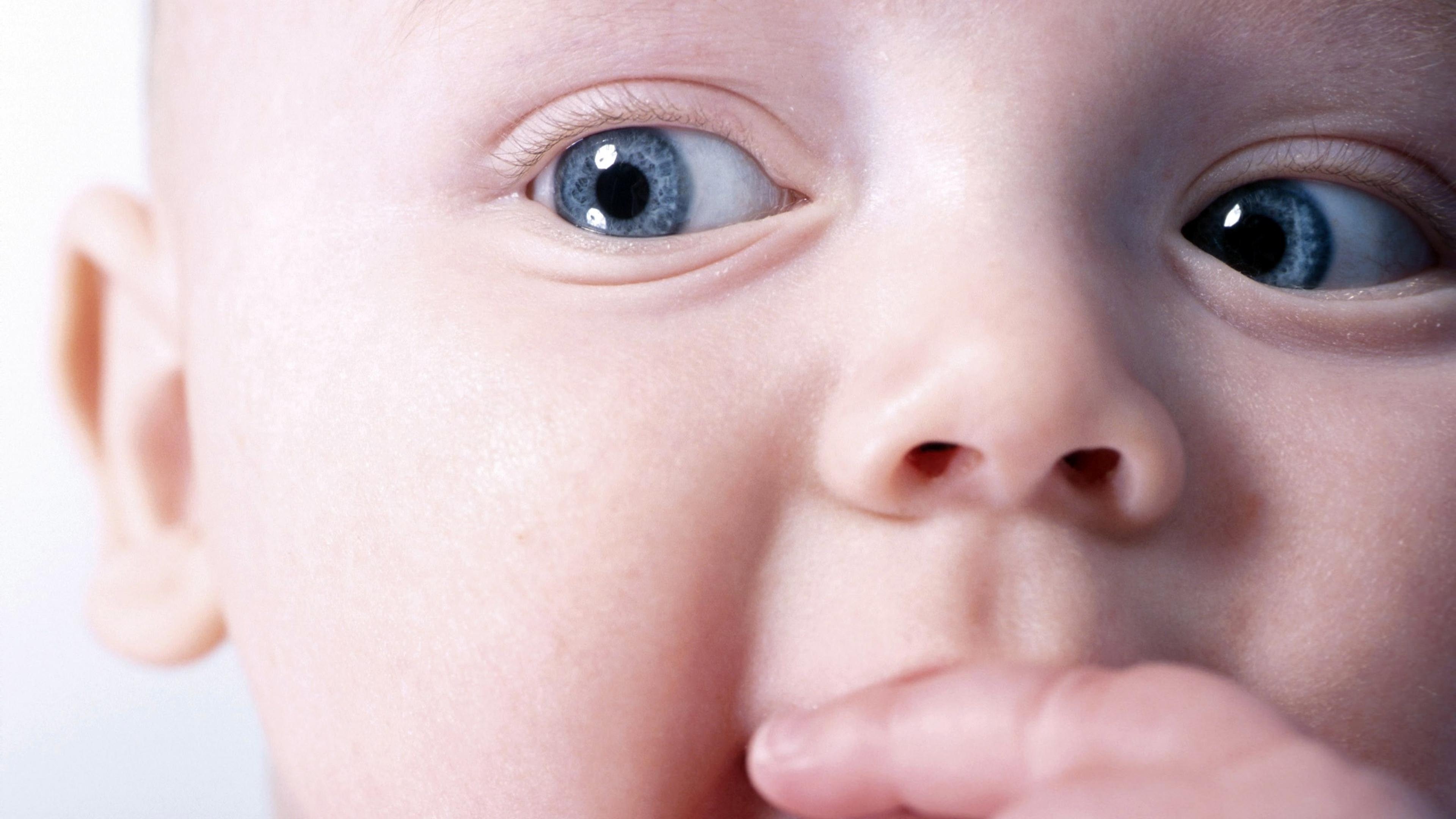 Cute Beautiful White Baby With Blue Eye Hd Photo - Baby Eye Hd , HD Wallpaper & Backgrounds