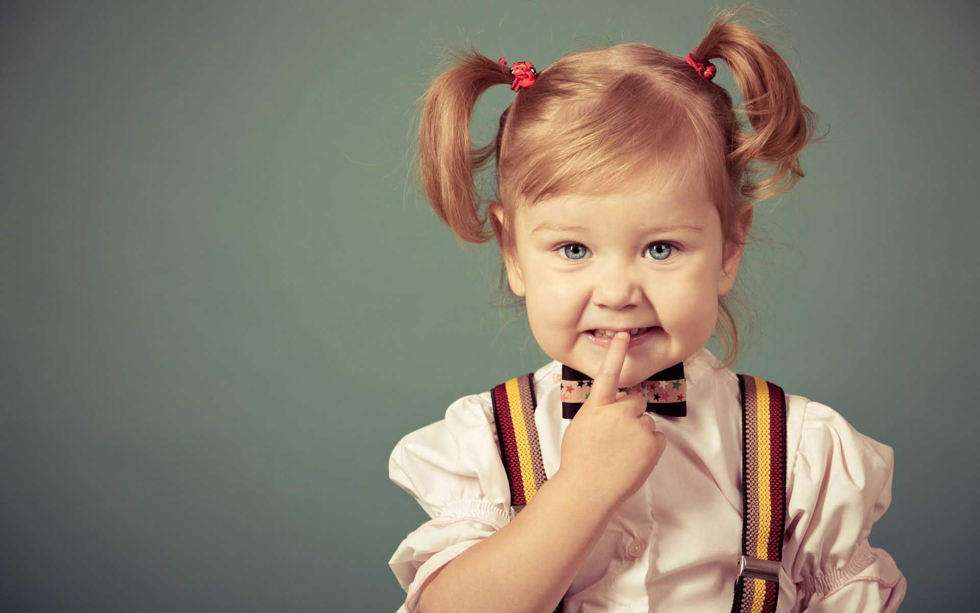 Blonde Girl Child Blue Eyes Wallpaper - Girl Child , HD Wallpaper & Backgrounds