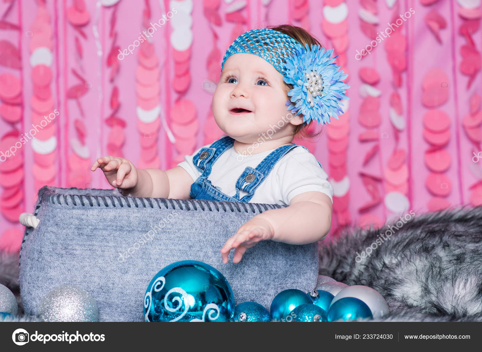 Smiling Little Cute Baby Girl, With Big Blue Eyes In - Toddler , HD Wallpaper & Backgrounds