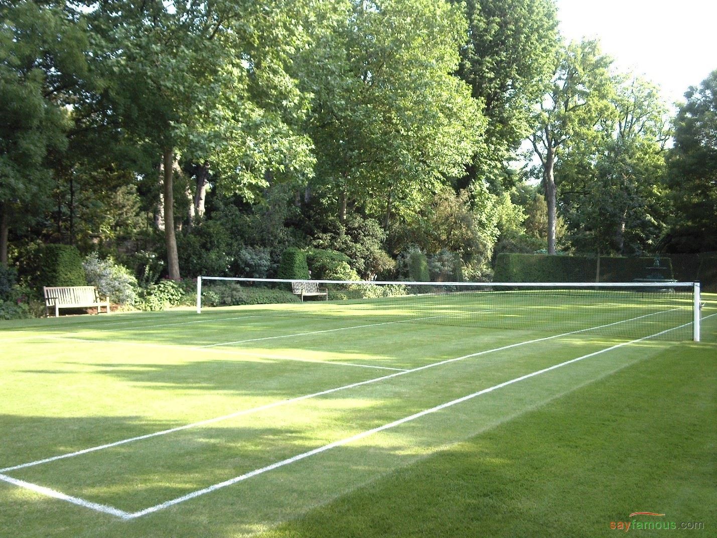 Sejarah Tenis - Tennis Field In Garden , HD Wallpaper & Backgrounds