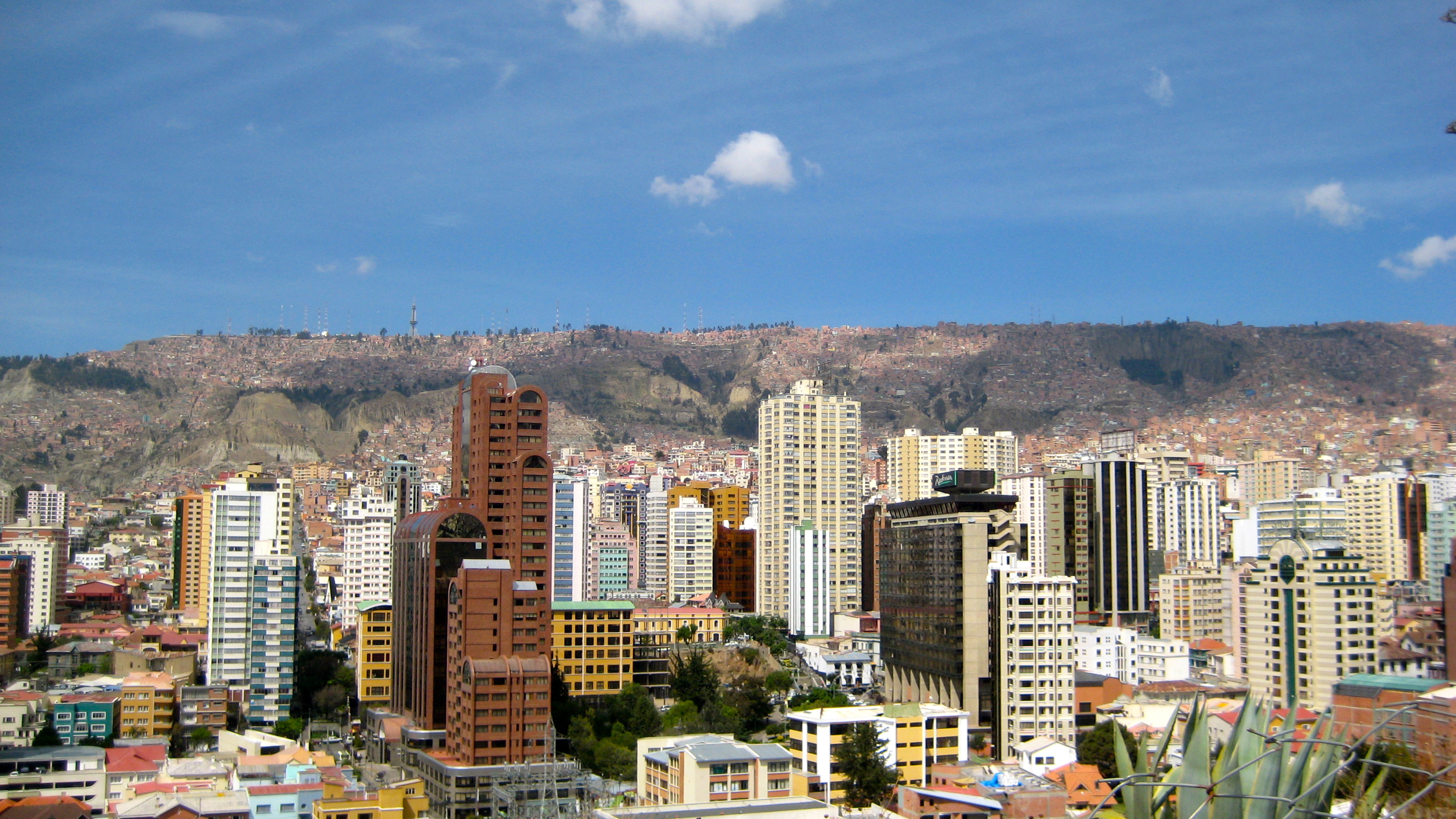 Какая столица боливии. Боливия ла пас площадь Мурильо. La Paz улица Аргентина. Боливия ла пас Хаен. Ла пас улицы.