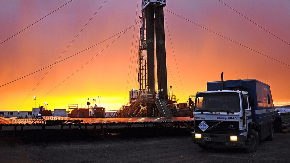 Current Oil Prices Create Opportunities - Schlumberger Wireline Truck Logo , HD Wallpaper & Backgrounds