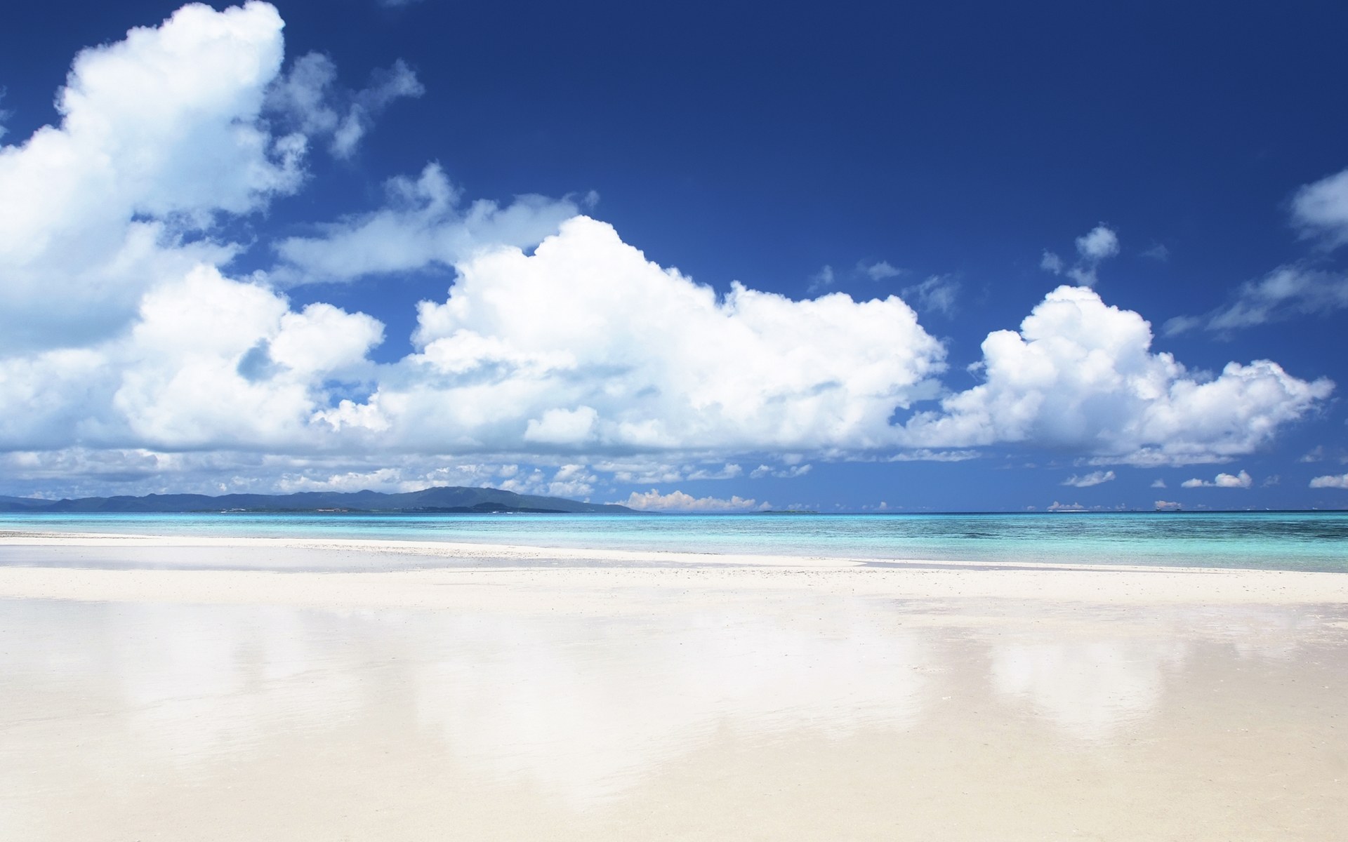 Okinawa's Turquoise Beach And Sky 1920*1200 No - Blue Sky Beach View , HD Wallpaper & Backgrounds