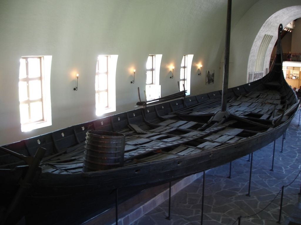 Minimalist Chic Chic And Efficient Oseberg - Viking Ship Museum In Oslo , HD Wallpaper & Backgrounds