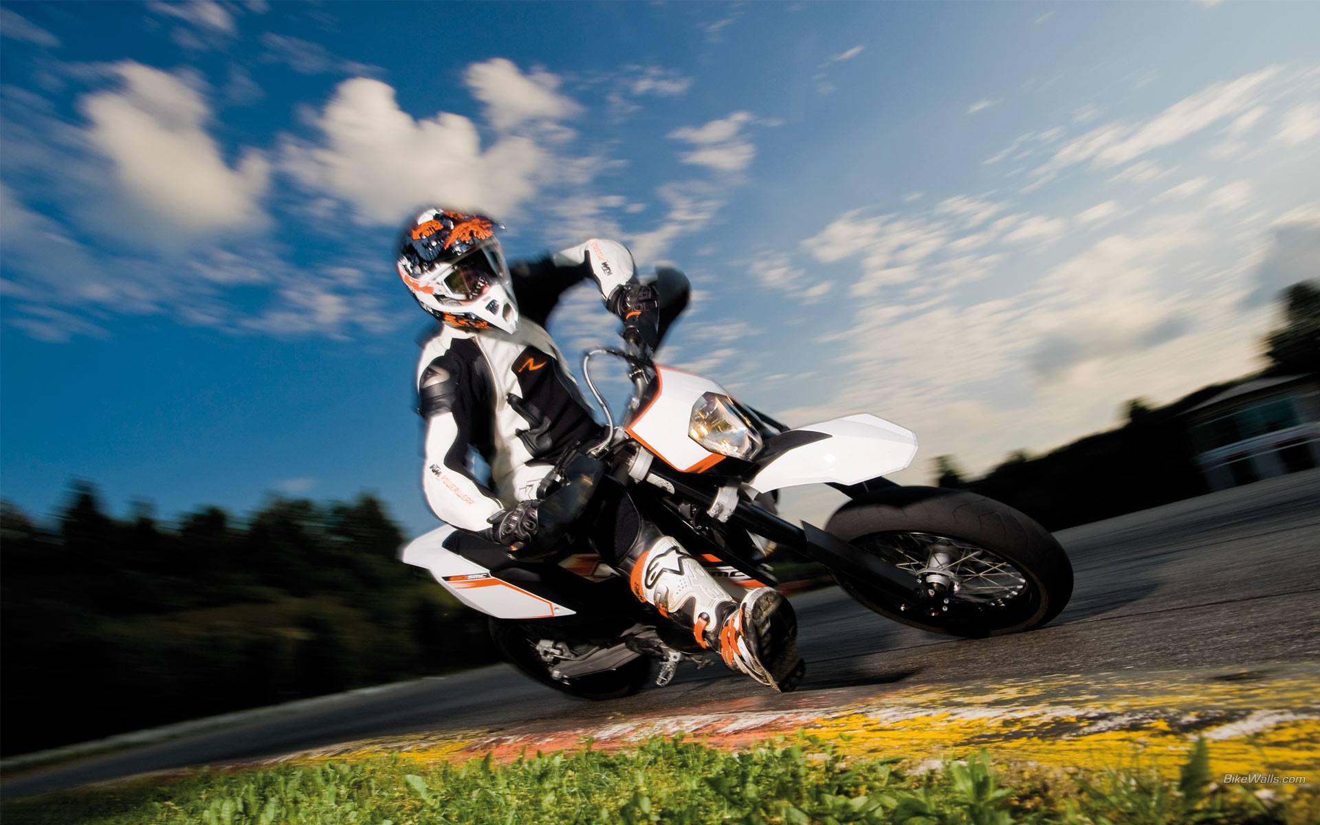 Ktm Duke Wheelie Wallpaper - Supermoto Boots , HD Wallpaper & Backgrounds