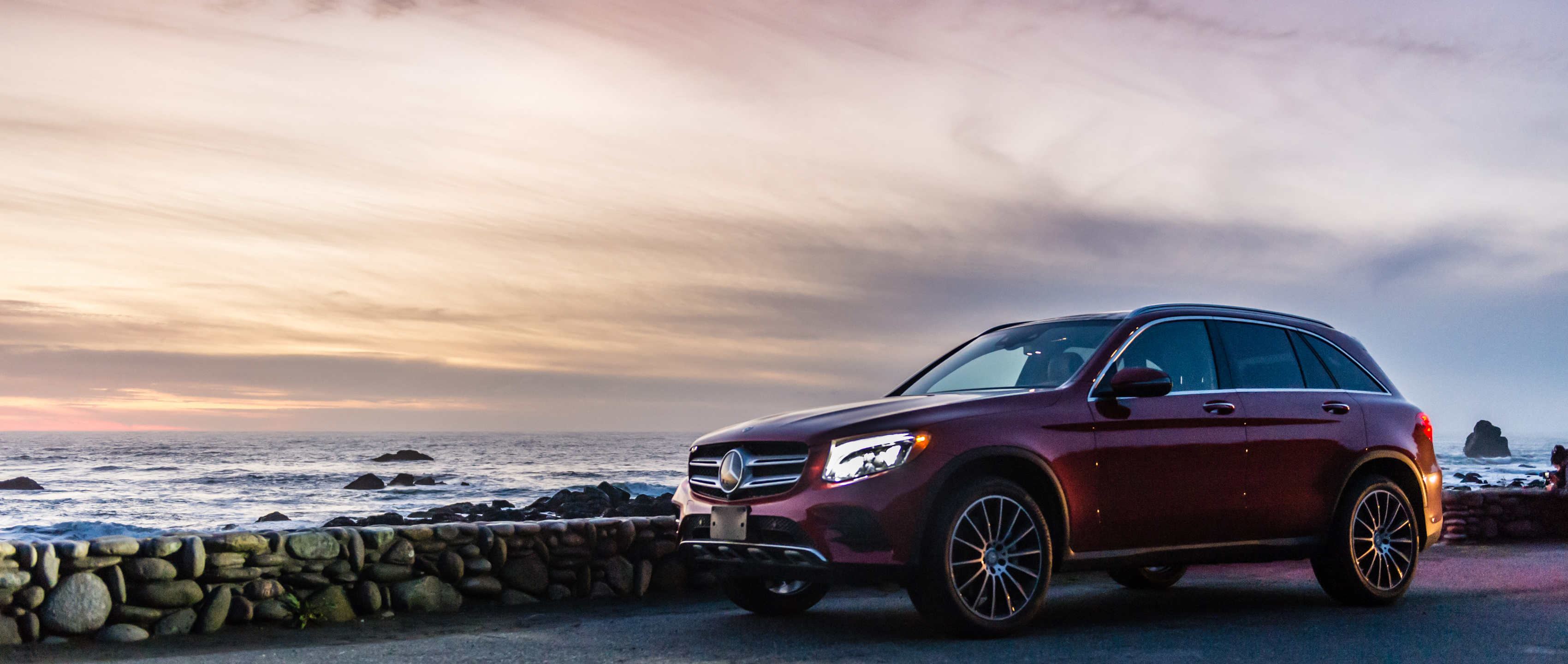The Mercedes-benz Glc In Designo Hyacinth Red Metallic - Mercedes Benz Wallpaper Glc 300 , HD Wallpaper & Backgrounds