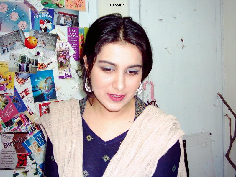 Local Girl Wallpaper - Ye Qadam Qadam Balayen , HD Wallpaper & Backgrounds