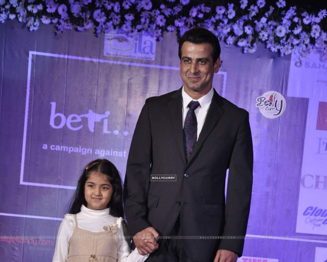Ronit Roy On The Ramp For Beti Show Size - Tuxedo , HD Wallpaper & Backgrounds