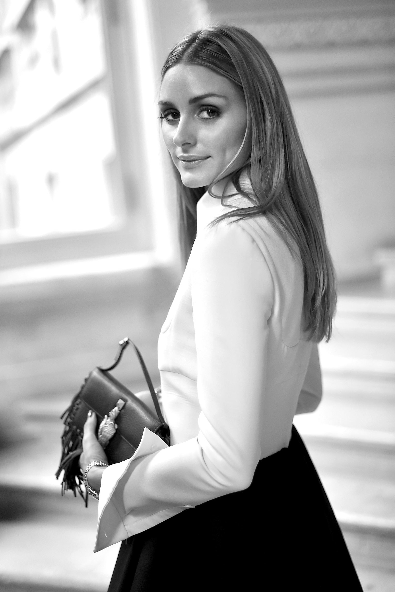 Olivia Palermo Wallpaper For Iphone - Olivia Palermo Black And White , HD Wallpaper & Backgrounds