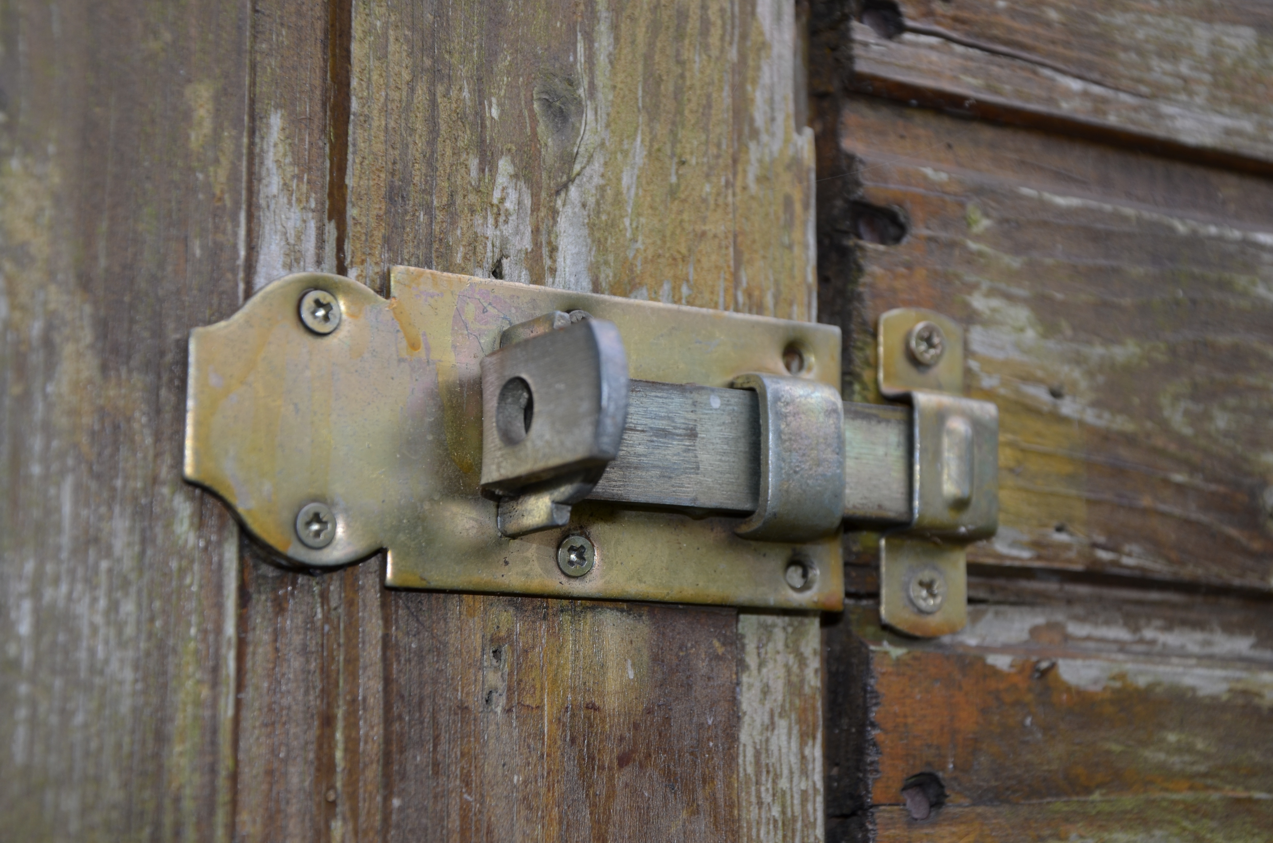 Gold And Silver Door Lock - Plywood , HD Wallpaper & Backgrounds