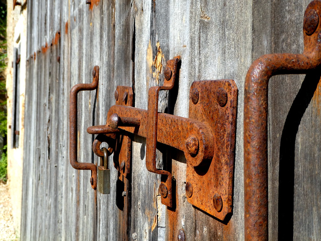 Diepflingerbahn Barn Door Lock, Perigord Farmhouse - Rust , HD Wallpaper & Backgrounds