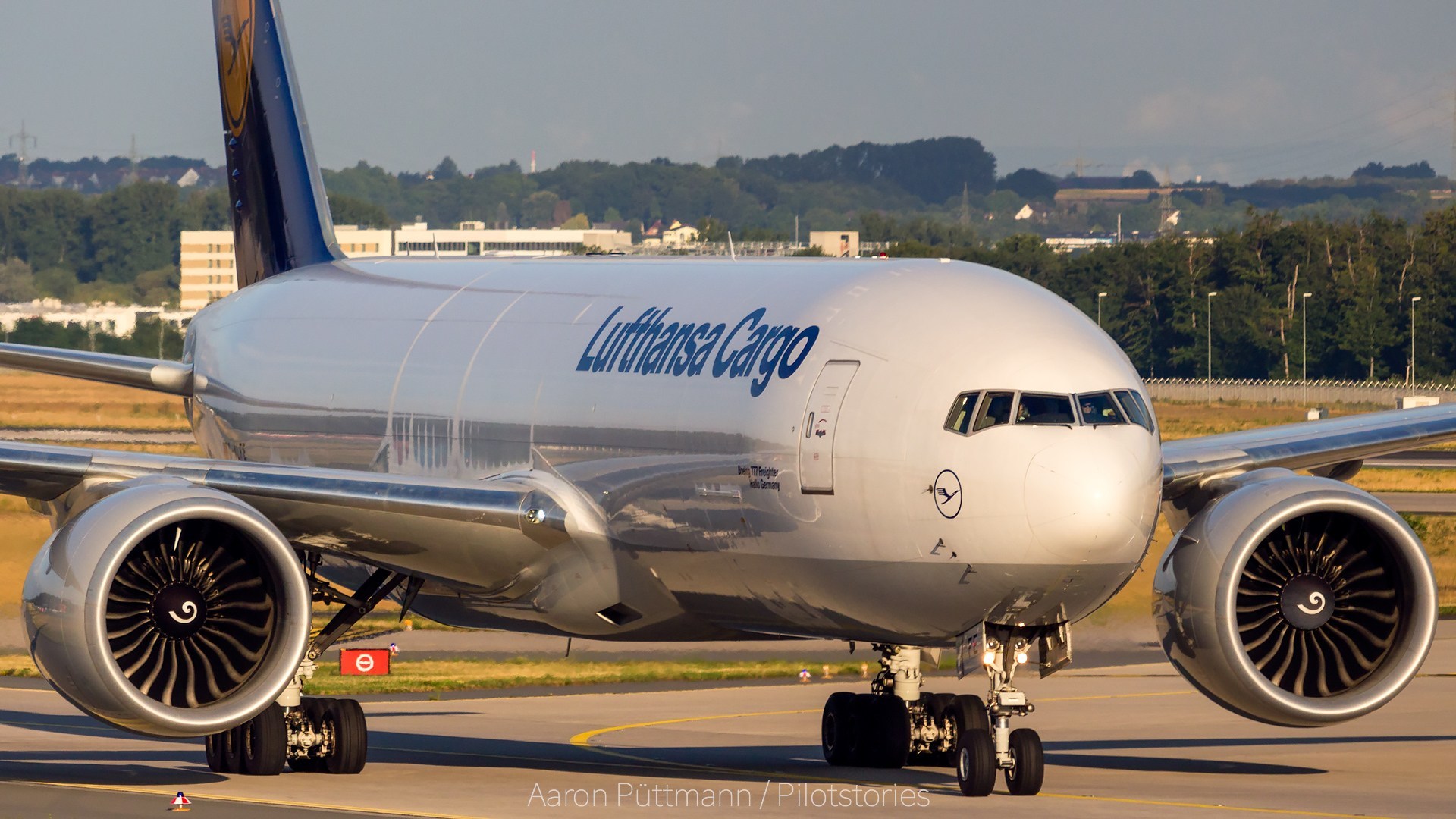 Back To 28 Boeing 777 Wallpapers Hd - Lufthansa Boeing 777 F , HD Wallpaper & Backgrounds