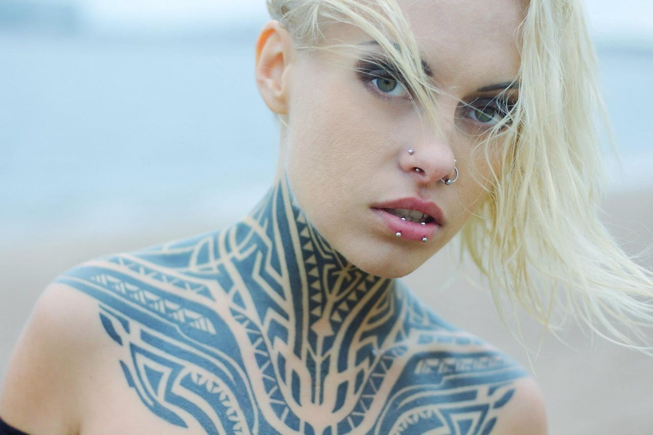 Teya Salat Women Women Outdoors Blonde Green Eyes Tattoo - Tattoo And Piercing Women , HD Wallpaper & Backgrounds