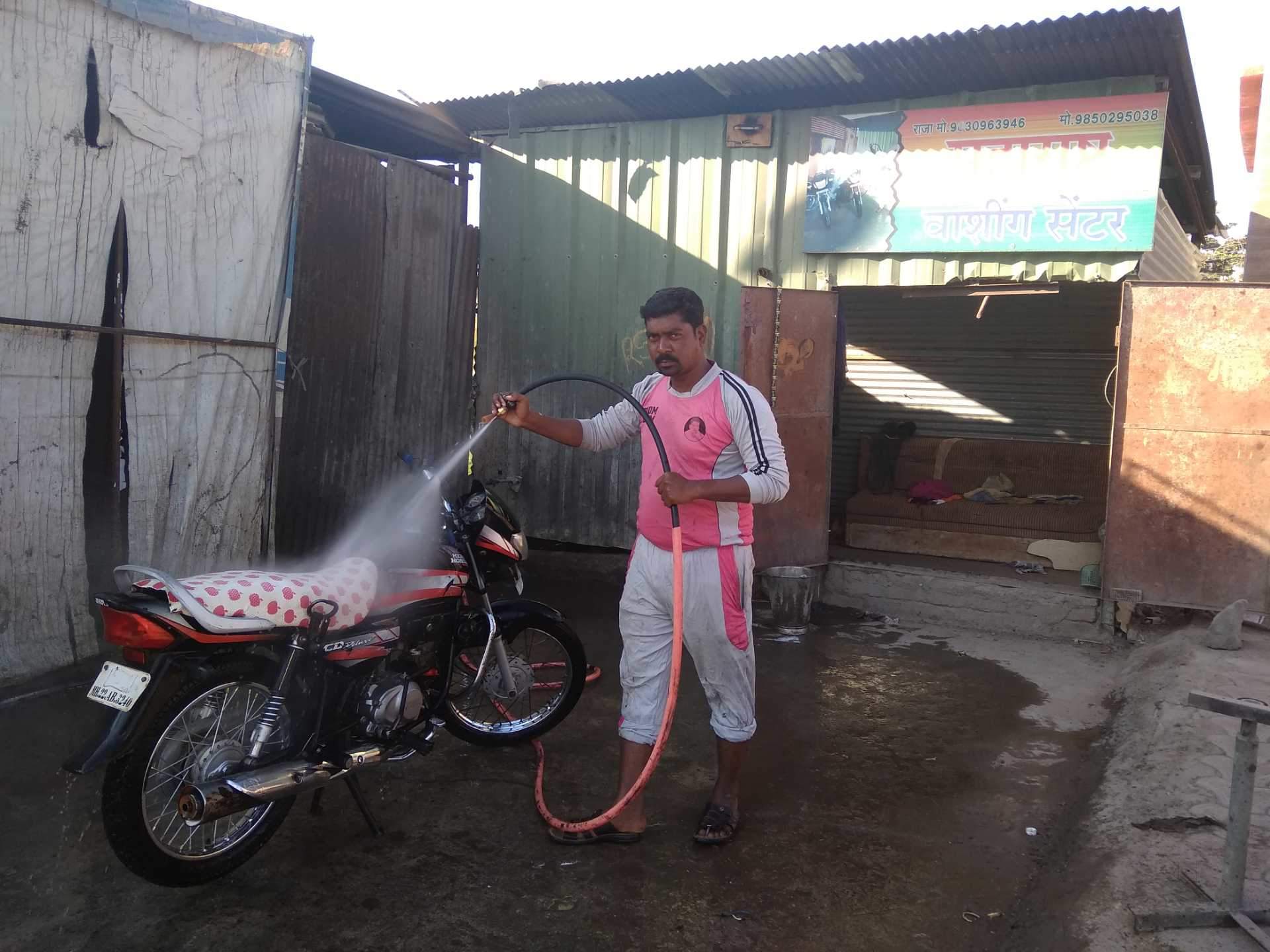 Maharashtra Washing Centre Photos, Chamar Gali, Parbhani - Motorcycle , HD Wallpaper & Backgrounds