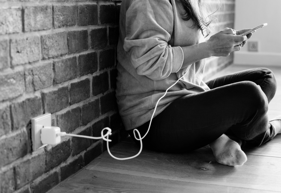 Grayscale Photography Of Person Using Smartphone While - Social Media Perfectionism , HD Wallpaper & Backgrounds