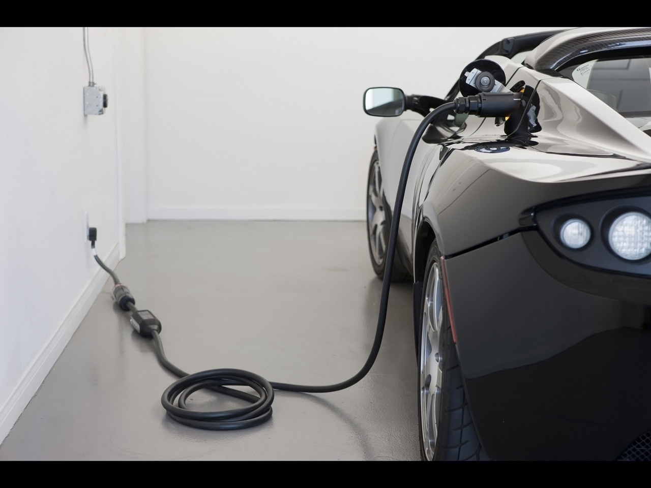Charge A Tesla Car , HD Wallpaper & Backgrounds