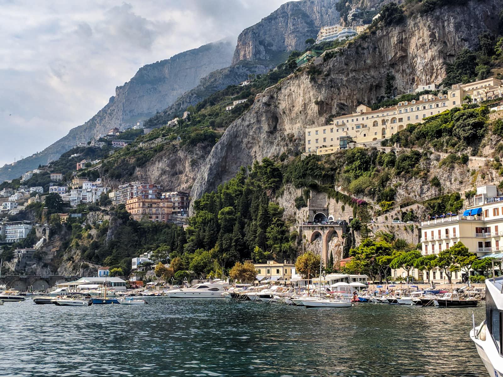 Imagesa Harbor In Amalfi Coast - Amalfi , HD Wallpaper & Backgrounds