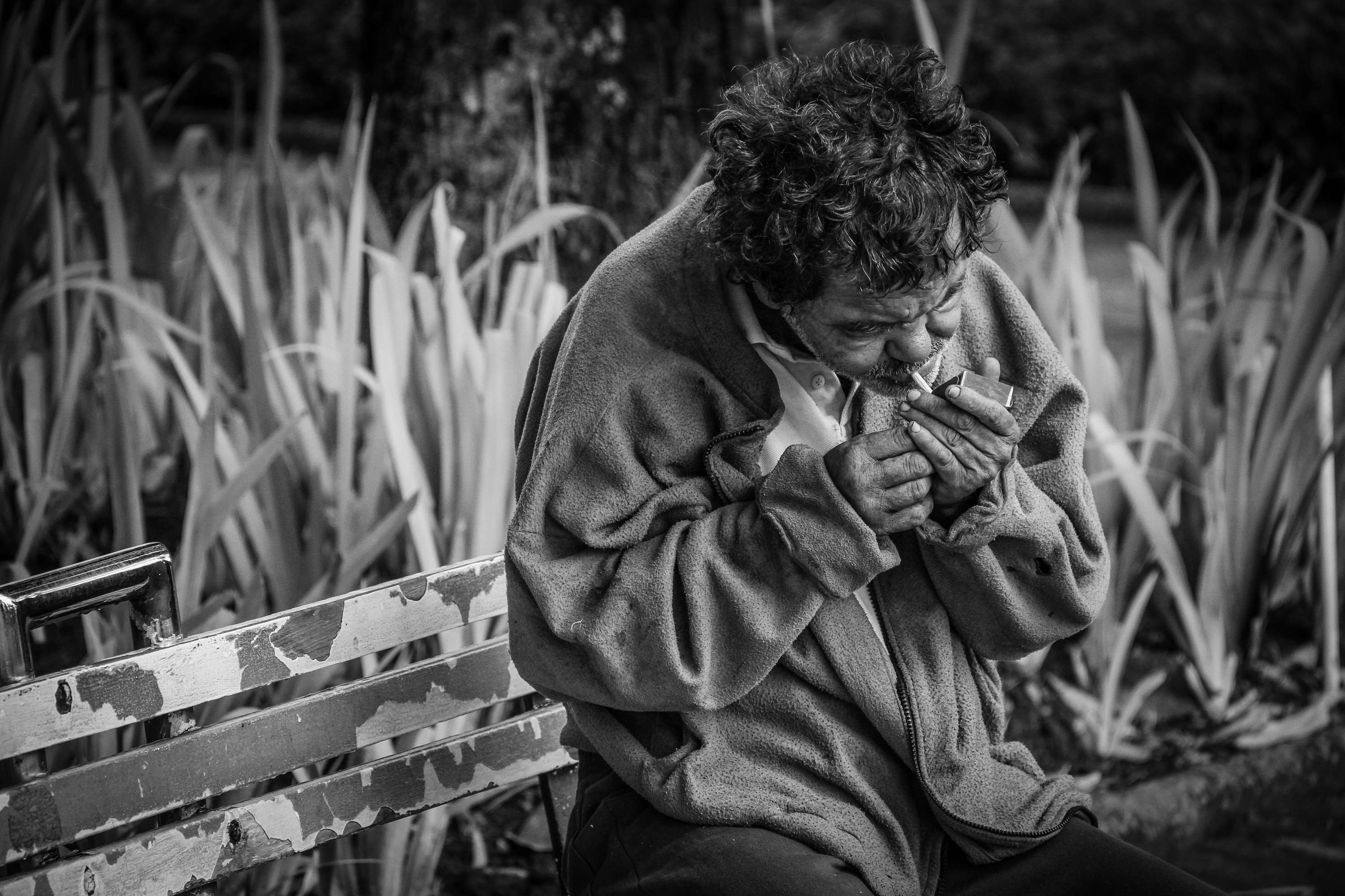 Addiction, Aged, Bench, Brazil, Cold, Homeless, Male, - Adiccion Blanco Y Negro , HD Wallpaper & Backgrounds