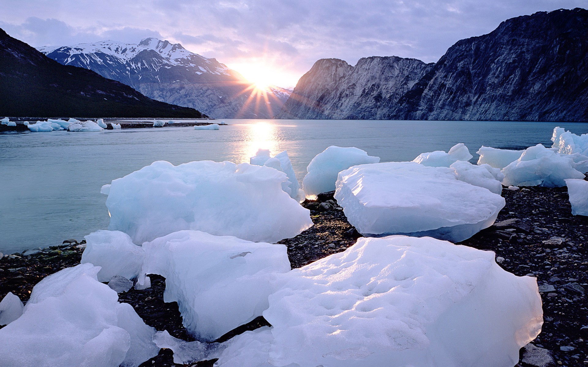 Melting Ice Blocks Near The Mountain River - Windows 7 Wallpaper Ice , HD Wallpaper & Backgrounds