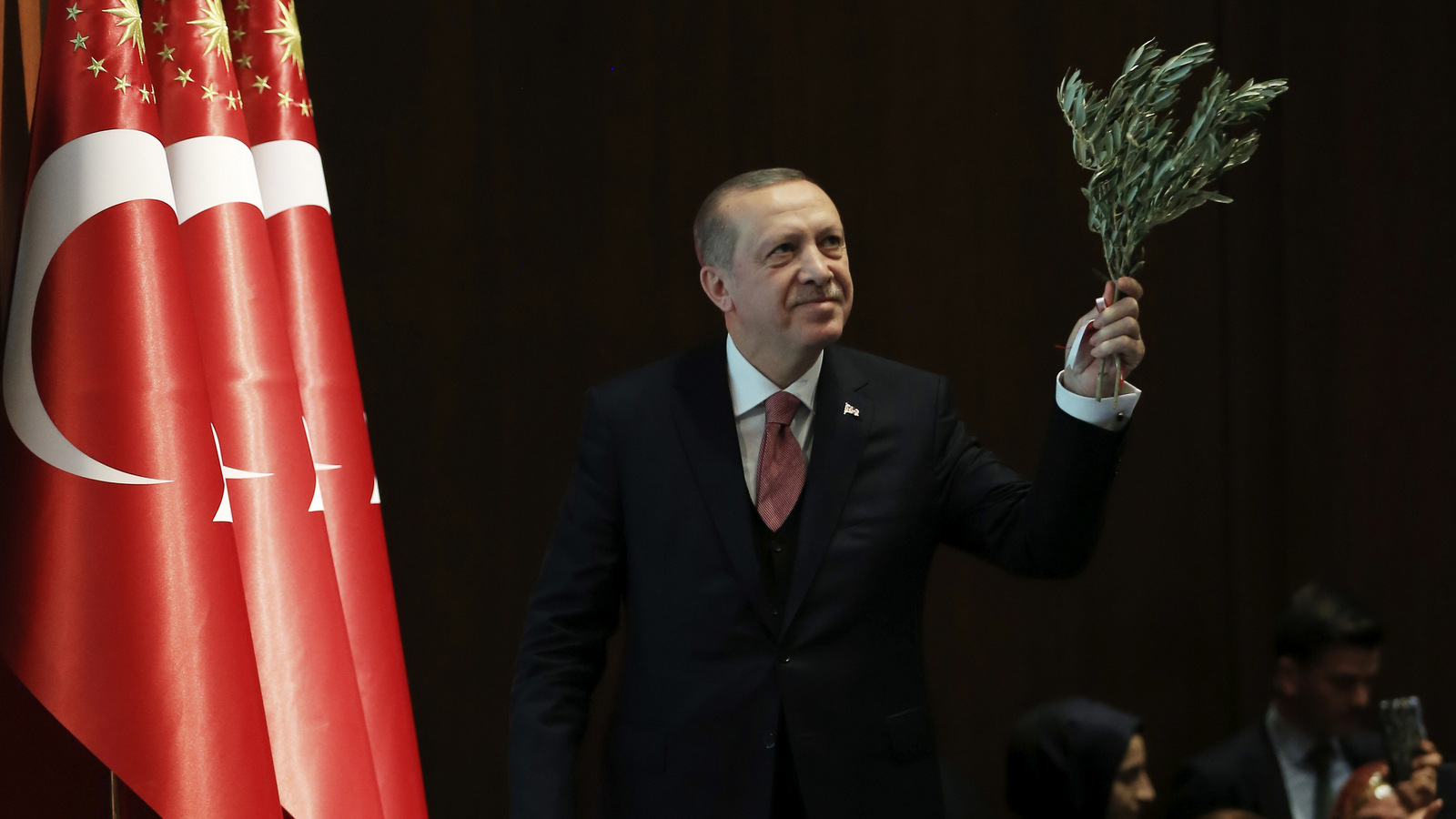 Turkey's President Recep Tayyip Erdogan, Holding An - Turkey Erdogan , HD Wallpaper & Backgrounds