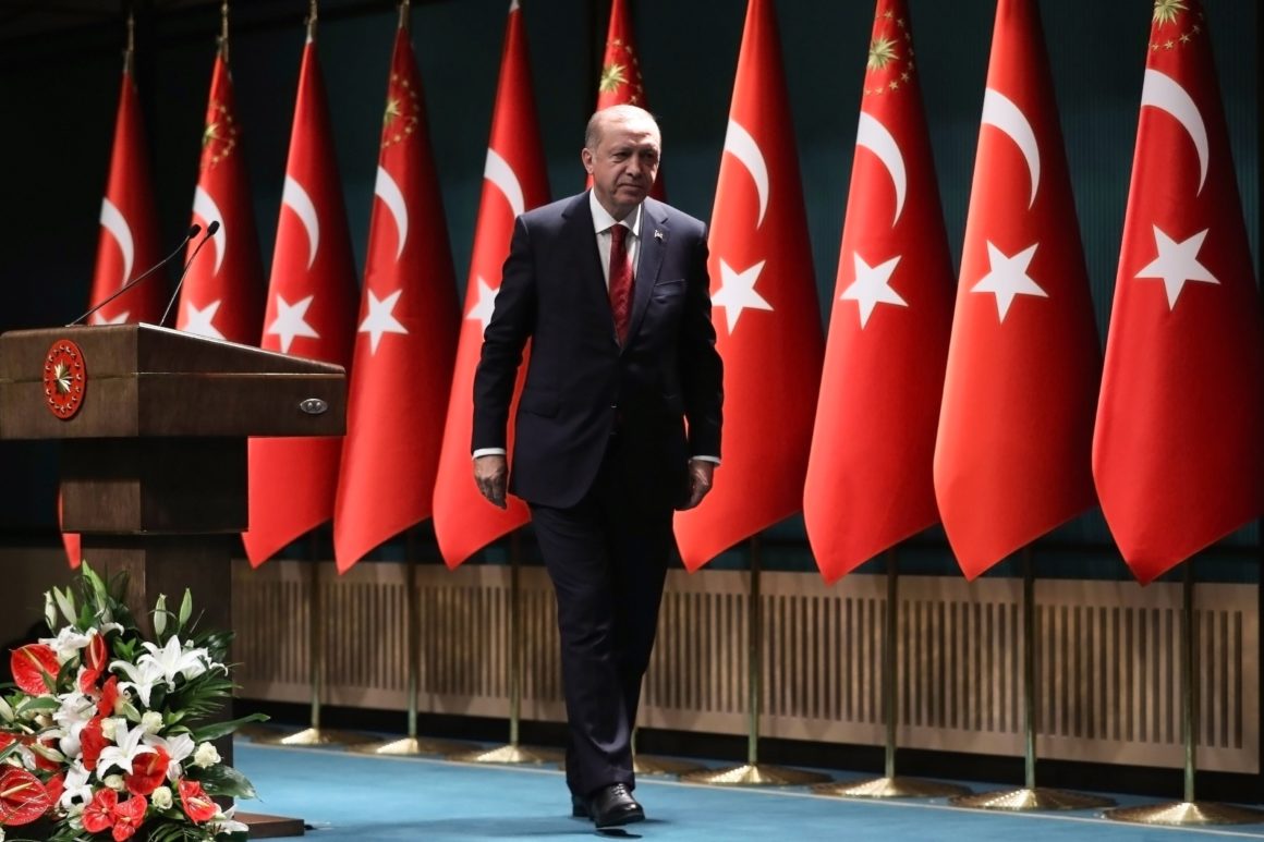 Turkish President Recep Tayyip Erdoğan At The Presidential - Recep Tayyip Erdogan 2018 , HD Wallpaper & Backgrounds