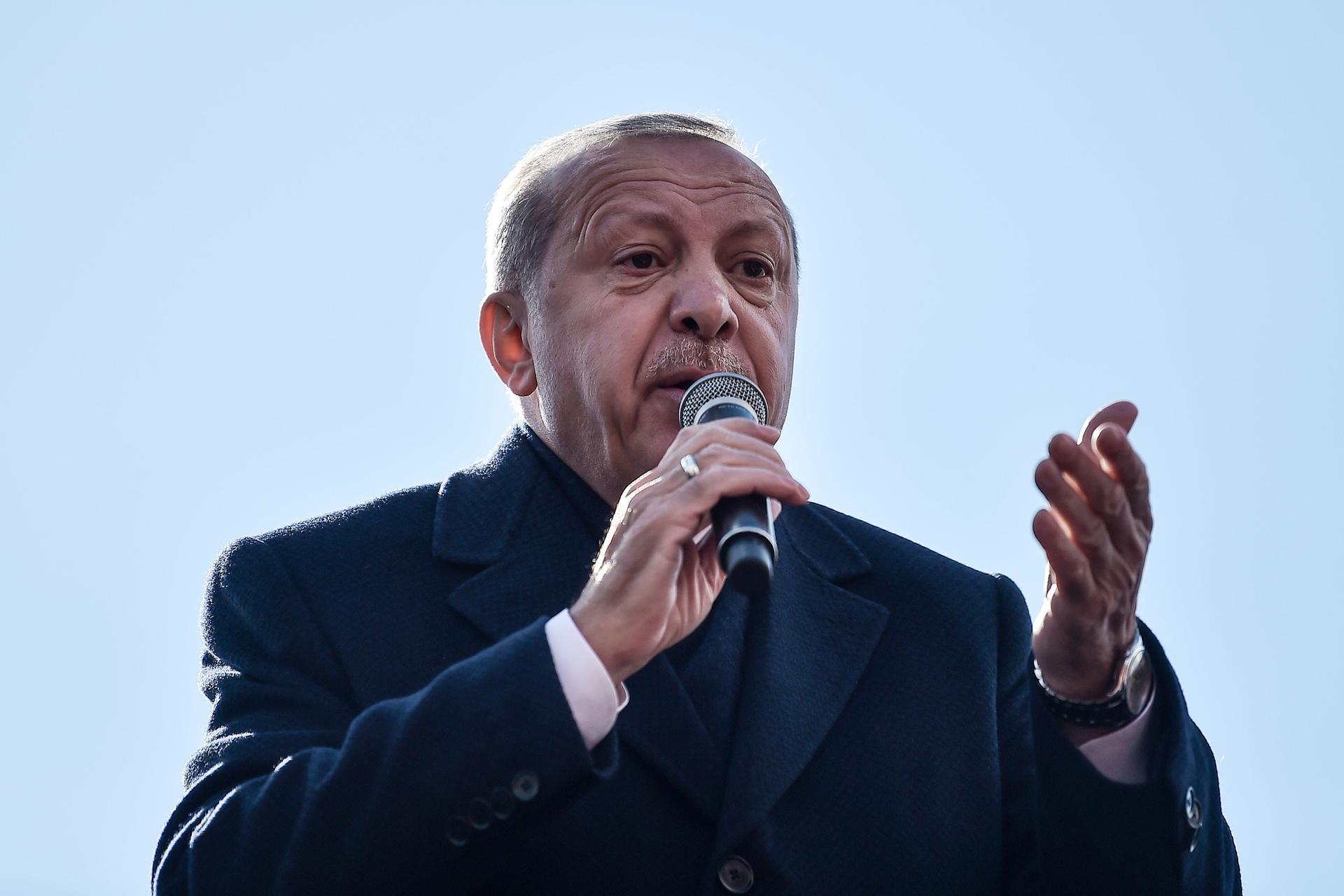 Turkish President Recep Tayyip Erdogan Addresses An - Public Speaking , HD Wallpaper & Backgrounds