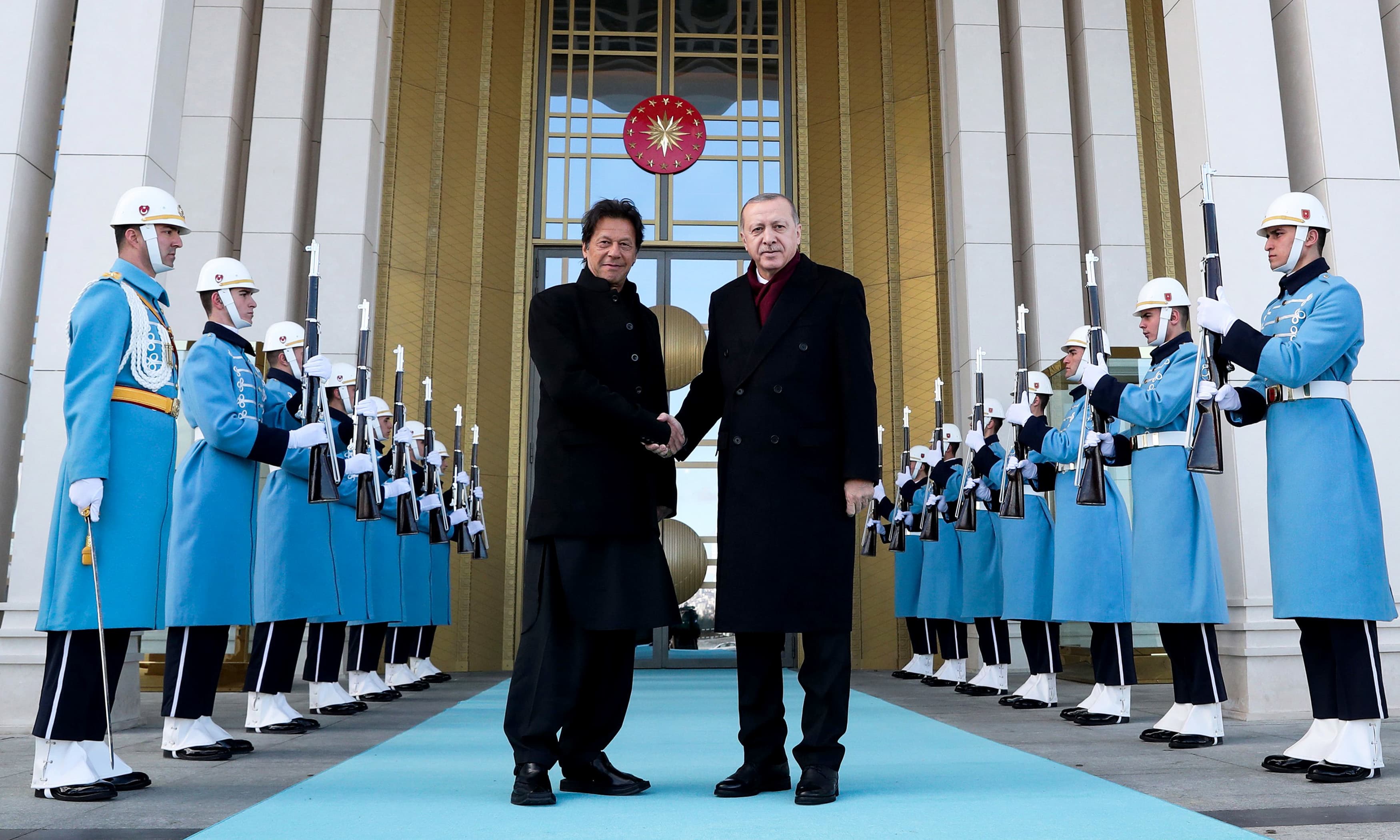 Turkish President Recep Tayyip Erdogan Welcomes Pm - Imran Khan In Turkey , HD Wallpaper & Backgrounds