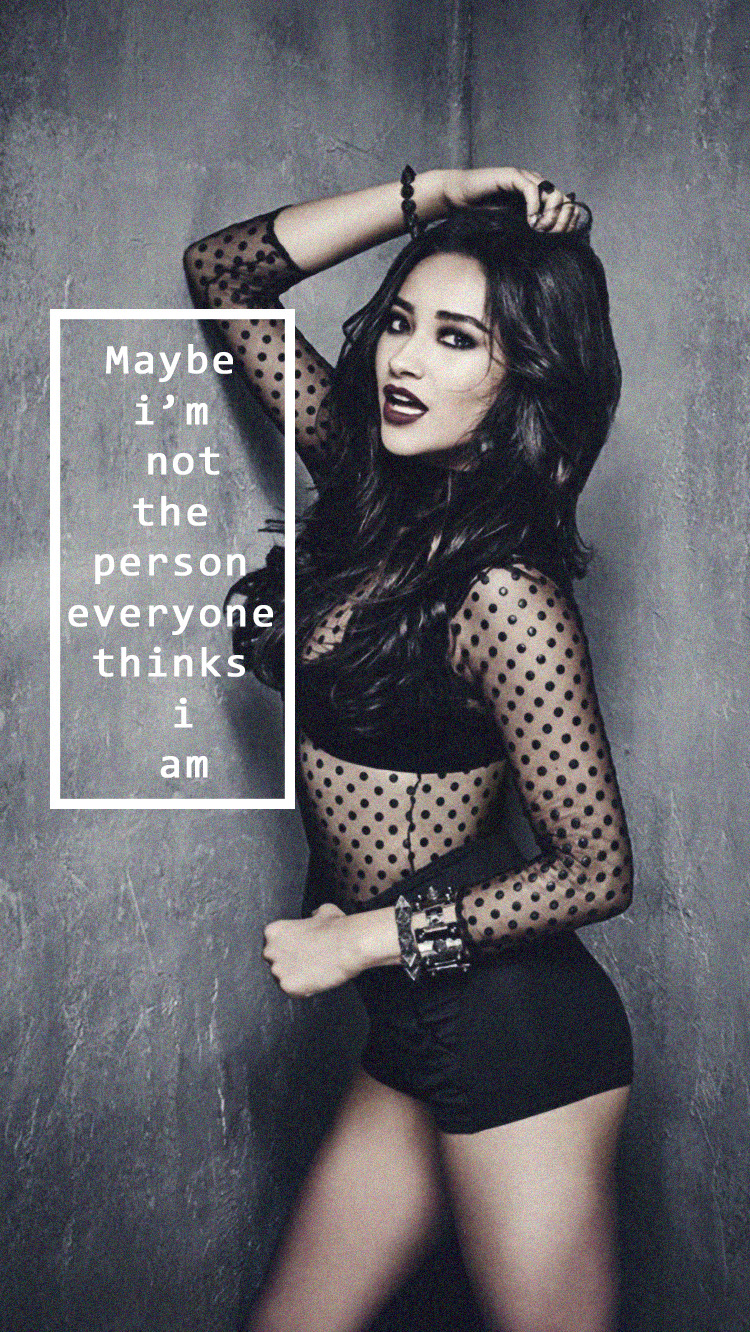 Shay Mitchell Em Pll , HD Wallpaper & Backgrounds