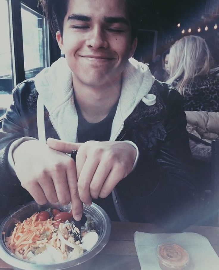 Alex Aiono With Food , HD Wallpaper & Backgrounds
