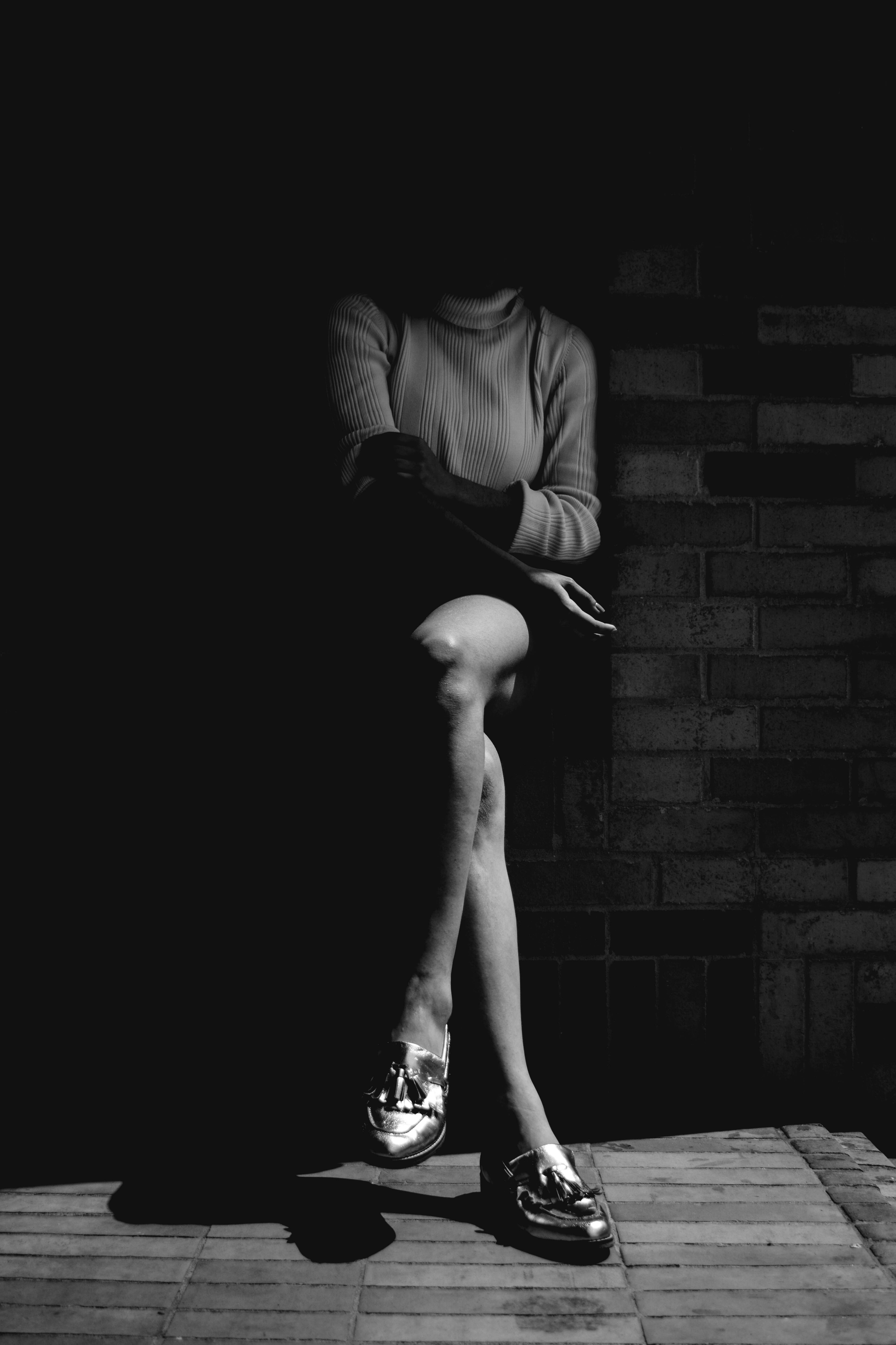 #3840x5760 Black And White Shot Of Woman Sitting With - Legs Wallpaper Woman Black And White , HD Wallpaper & Backgrounds
