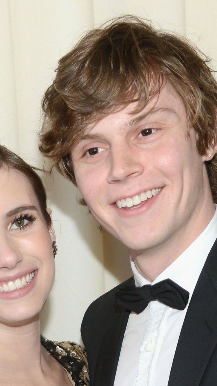 750 X - Emma Roberts Evan Peters Engaged , HD Wallpaper & Backgrounds