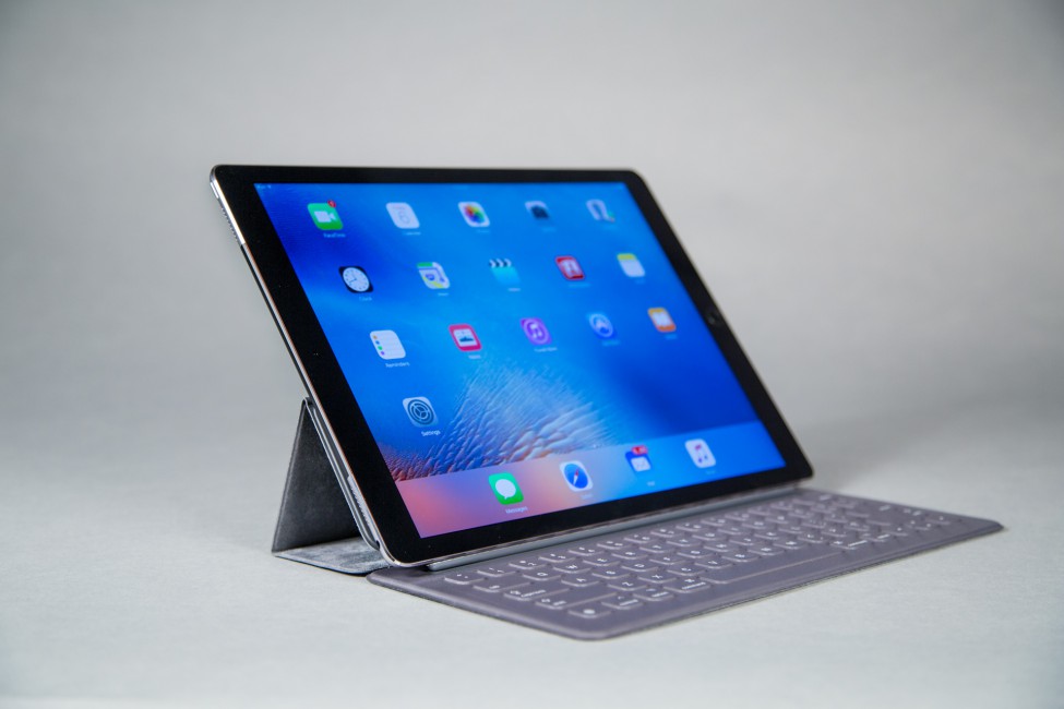 Ipad Pro Ipad Apple Keyboard - Ipad Pro , HD Wallpaper & Backgrounds