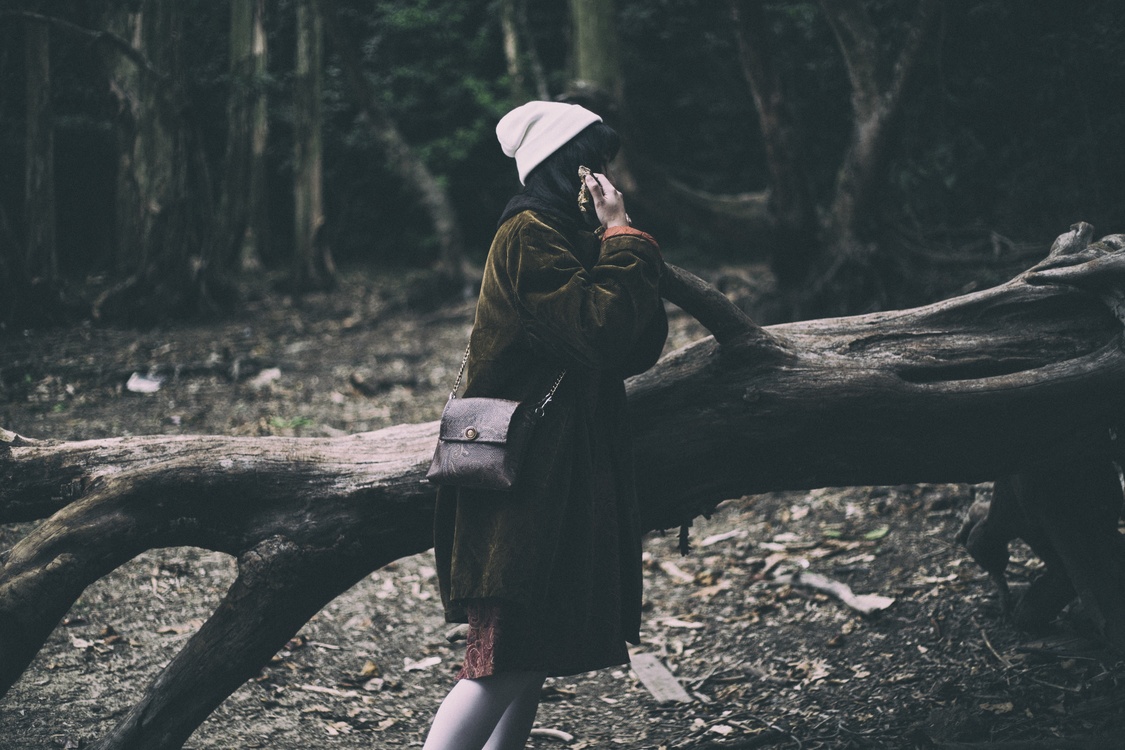 Iphone 8 Desktop Wallpaper Iphone 6 Plus Iphone 6s - Sad Lonely Girl In Forest , HD Wallpaper & Backgrounds