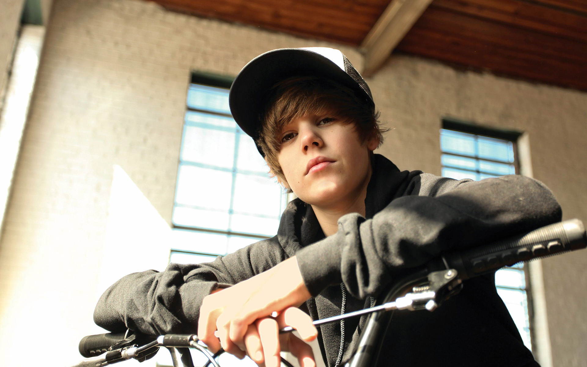 Justin Bieber Wallpaper - Justin Bieber Dead , HD Wallpaper & Backgrounds