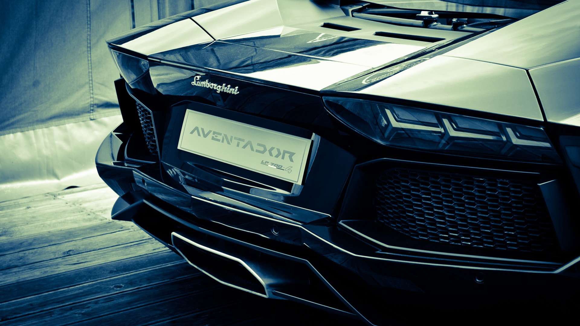 Lamborghini Aventador Rear Lights On Hd S From Http - Full Hd Lamborghini Aventador , HD Wallpaper & Backgrounds