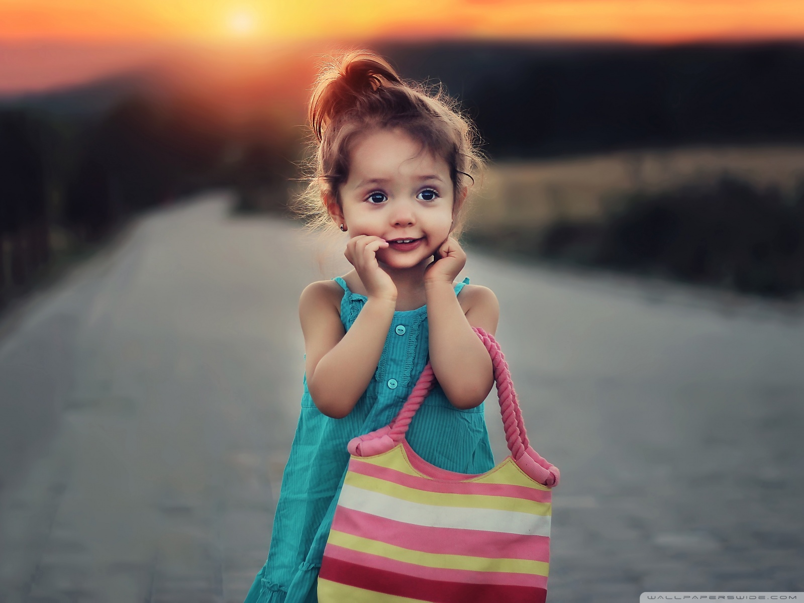 Standard 4 - - Cute Small Girl , HD Wallpaper & Backgrounds