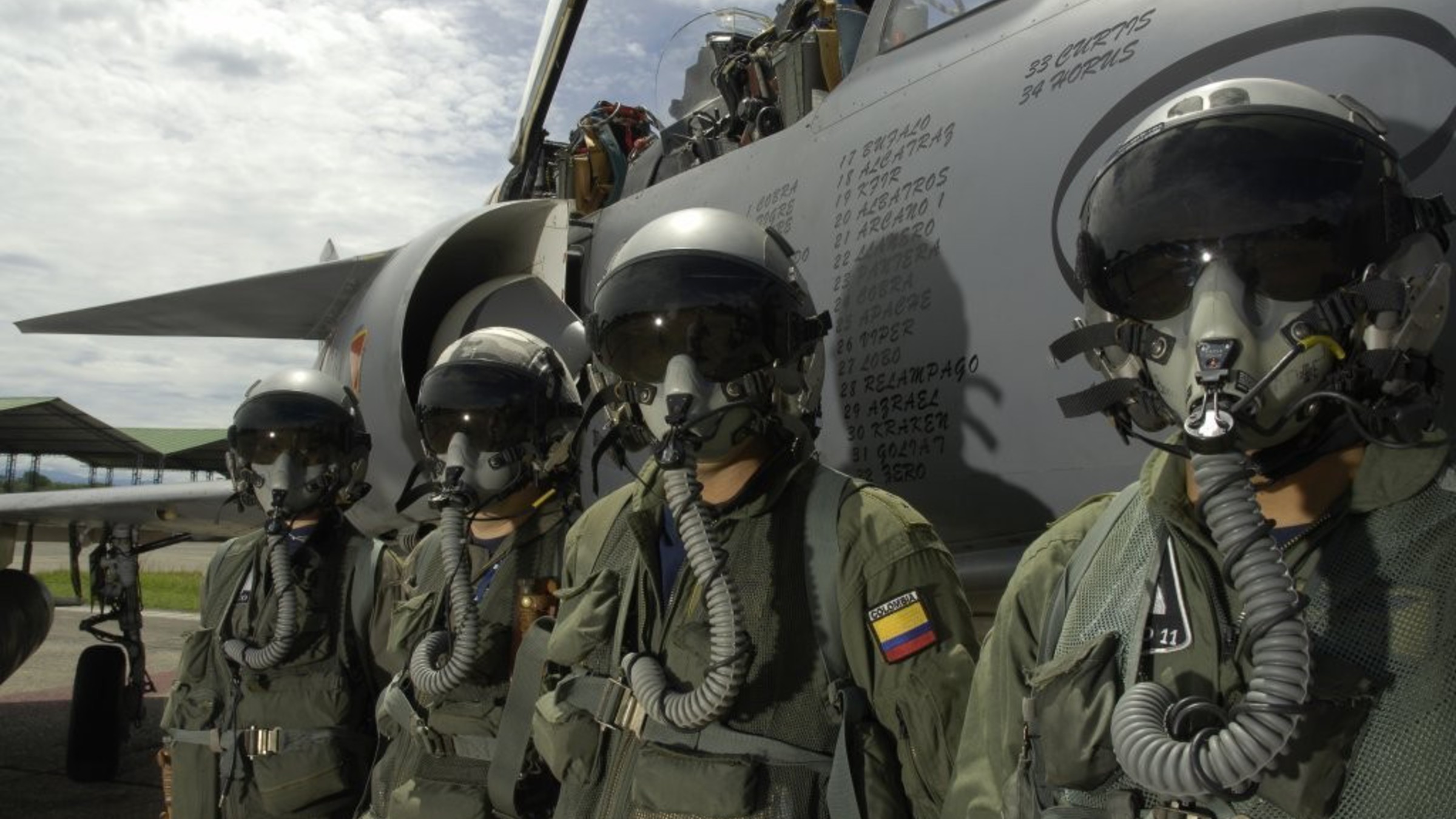 Colombia Vehicles Colombian Airforce Marines Weaponry - Pilotos Fuerza Aerea Colombiana , HD Wallpaper & Backgrounds
