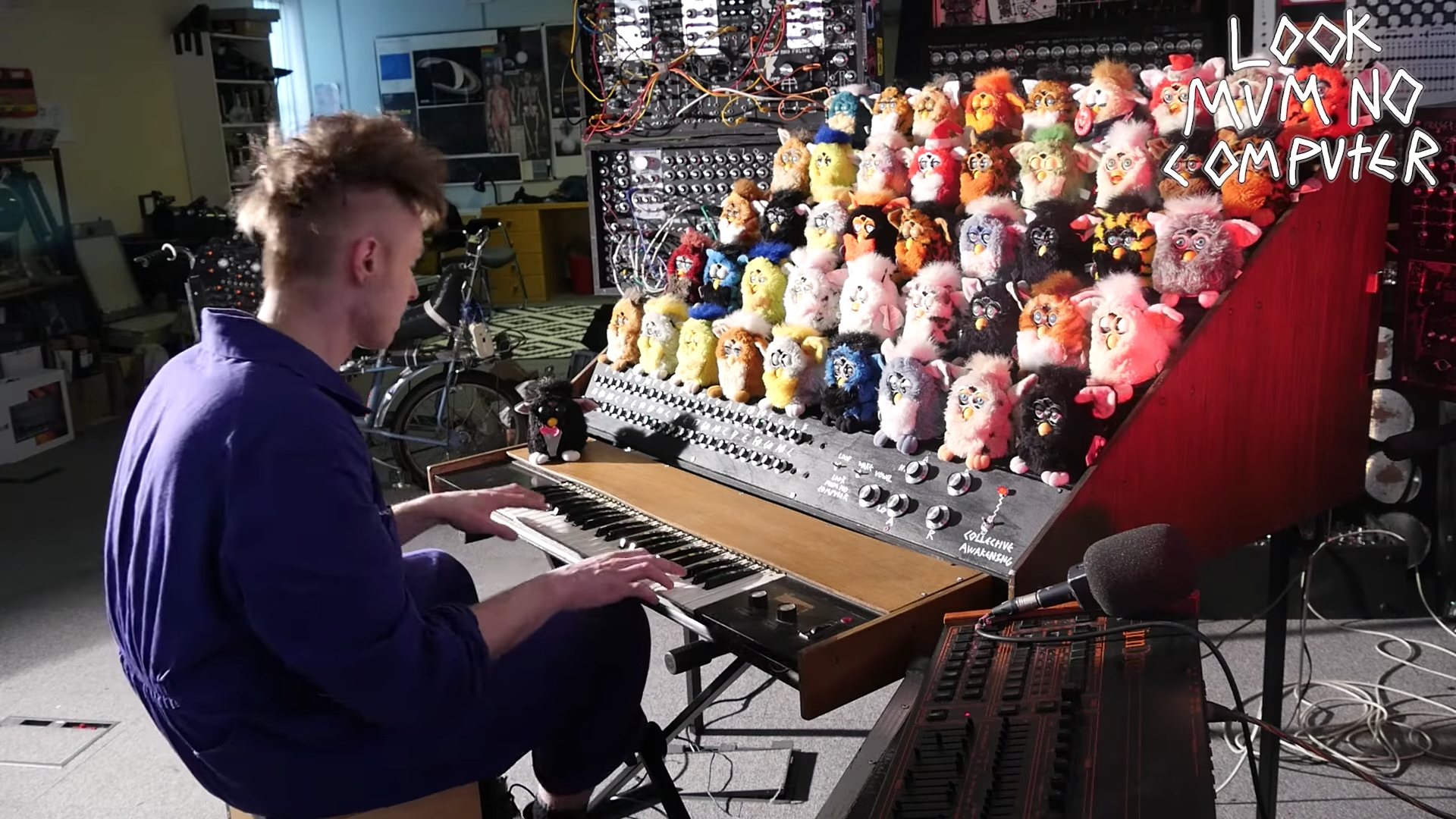 Youtuber Look Mum No Computer Playing His Furby Organ - Look Mum No Computer , HD Wallpaper & Backgrounds