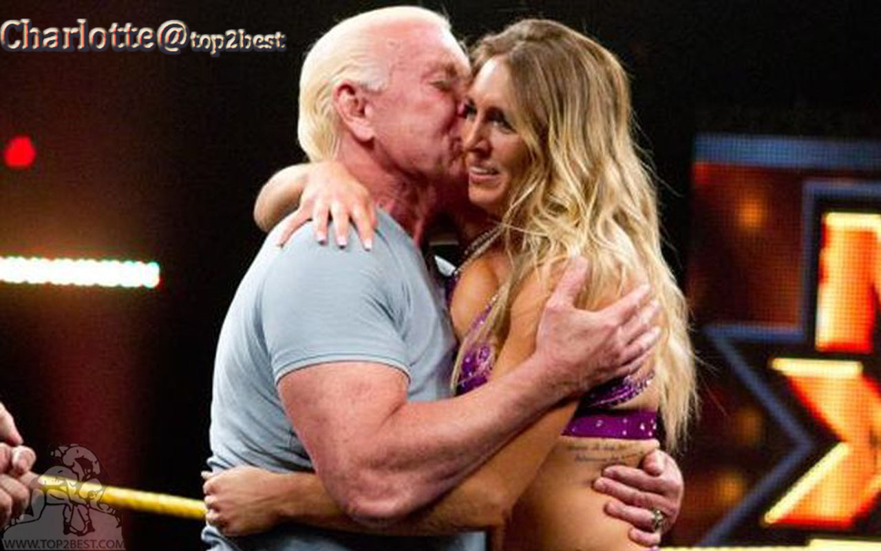 Charlotte Hugging Her Father Picture - Charlotte Flair And Ric Flair Kiss , HD Wallpaper & Backgrounds