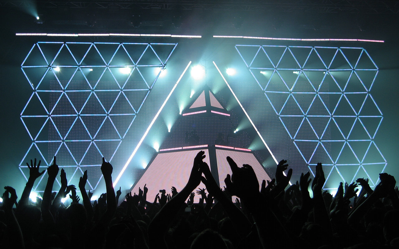 View 1363852534462 , - Daft Punk Alive 2007 Stage , HD Wallpaper & Backgrounds