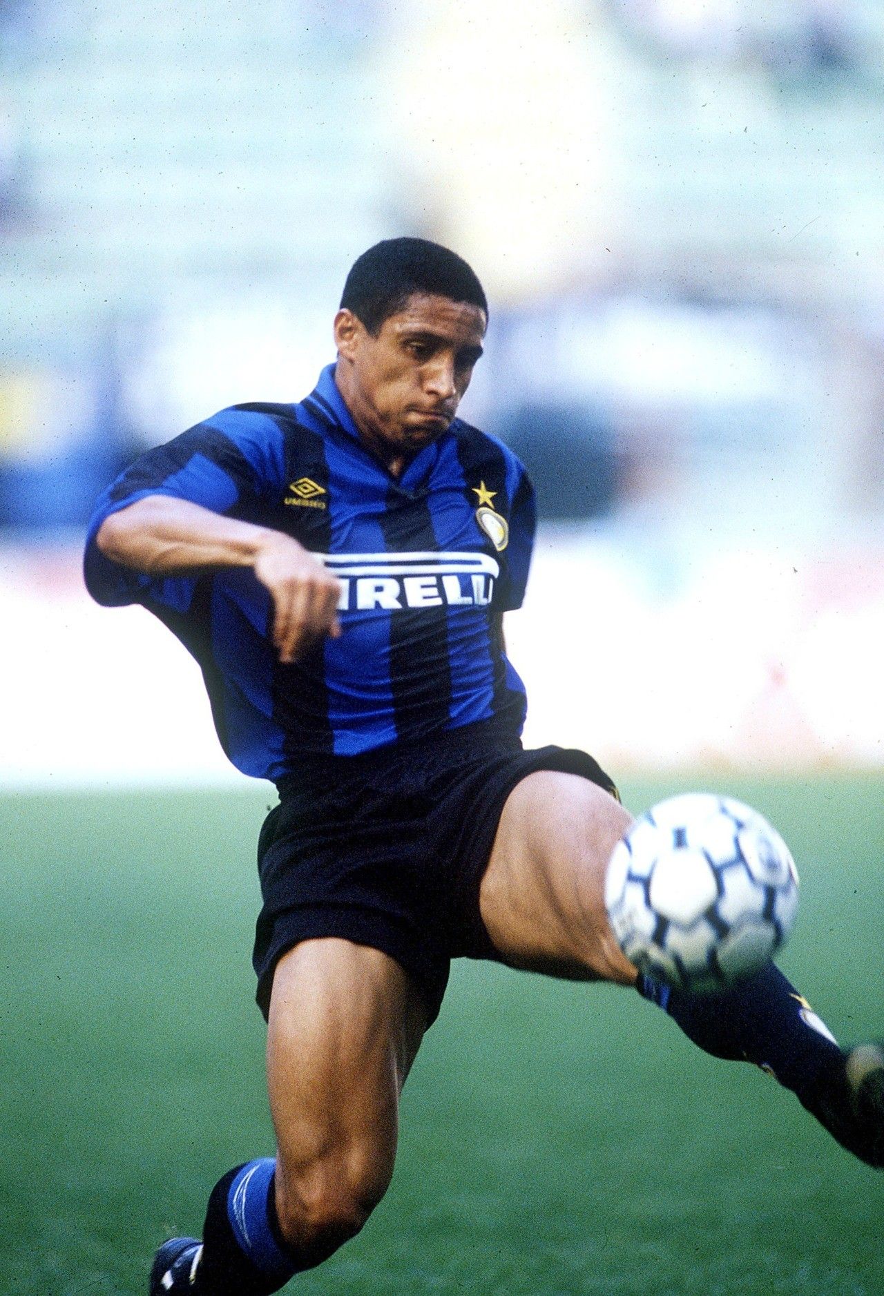 Roberto Carlos Wallpaper Football Sports Wallpapers) - Roberto Carlos Inter Milan , HD Wallpaper & Backgrounds