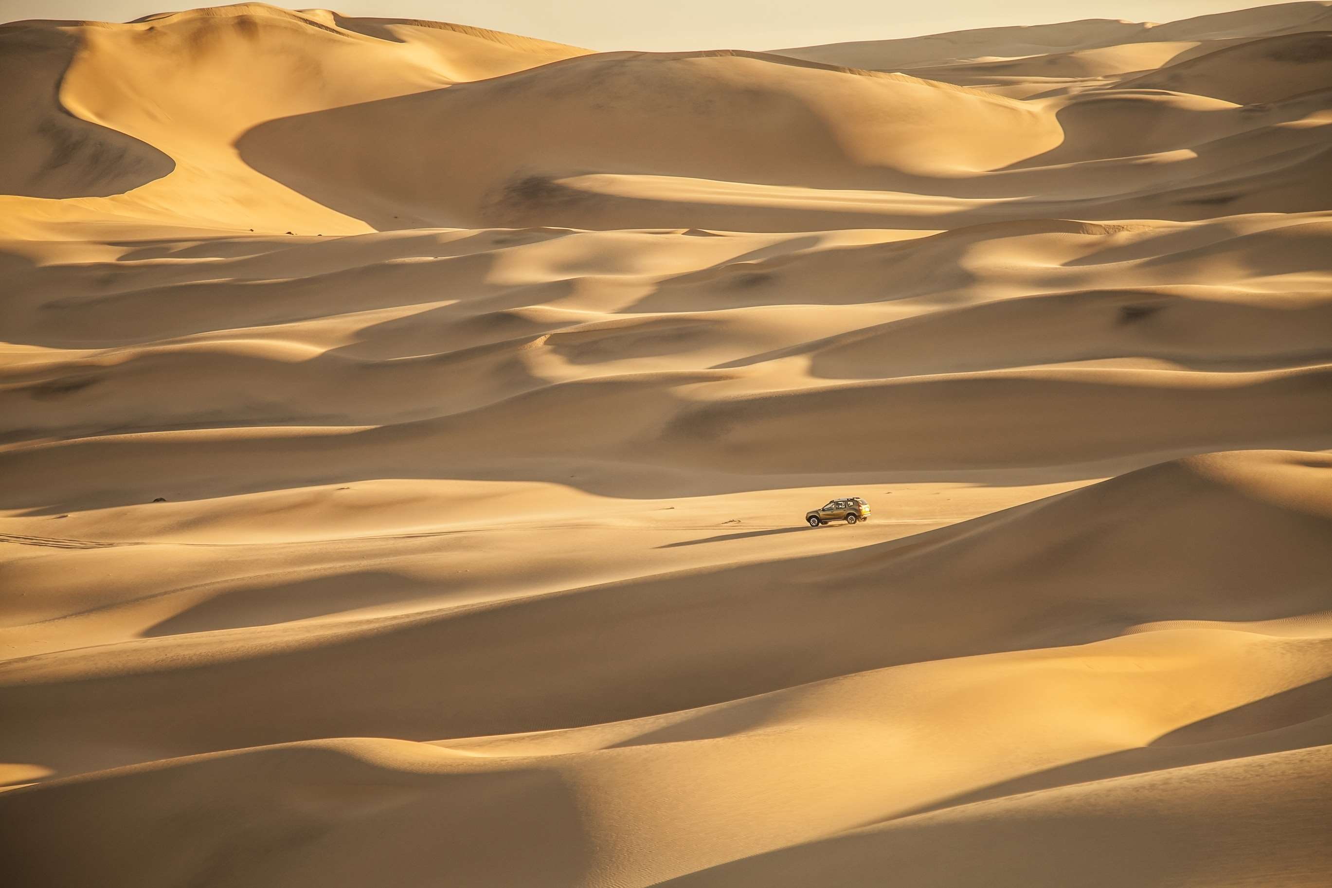 4x4, Africa, Car, Desert, Driving, Dunes, Namib Desert, - Car Travelling In Desert , HD Wallpaper & Backgrounds