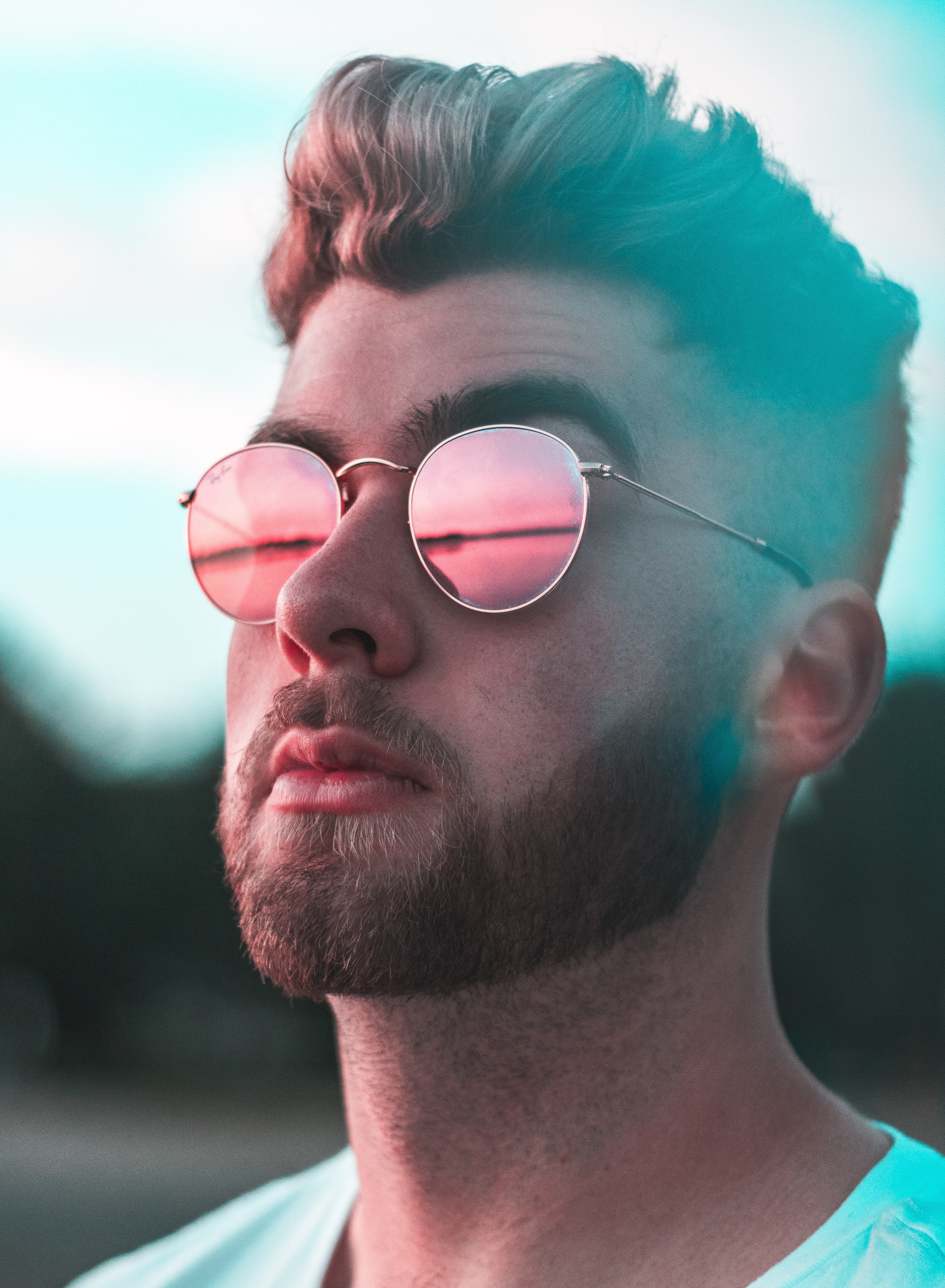 #3830x5219 A Bearded Man Wearing Reflective Sunglasses - Man With Sunglasses Photography , HD Wallpaper & Backgrounds