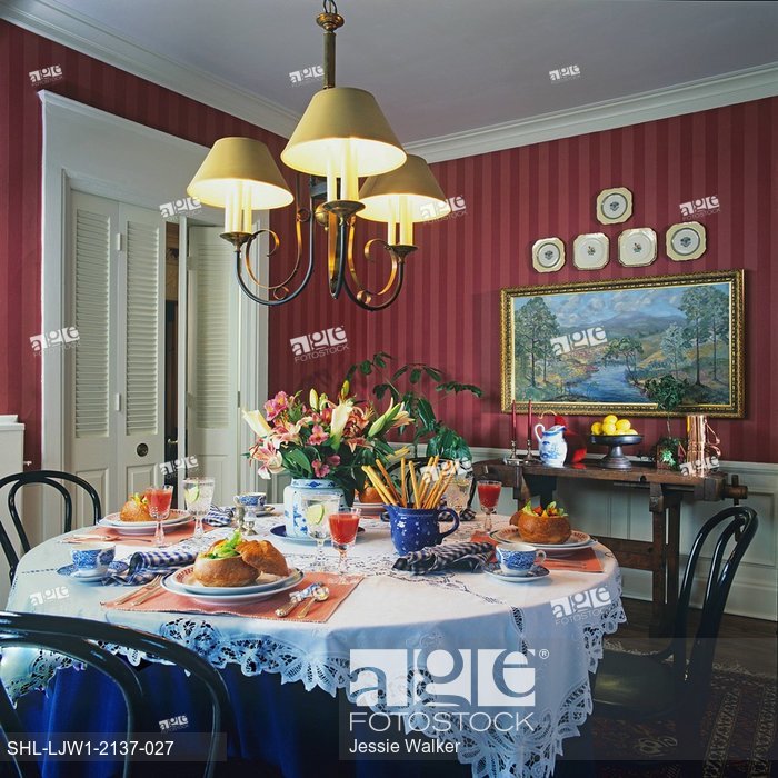 Tone On Tone Red Striped Wallpaper, White Crown Molding - Dining Room , HD Wallpaper & Backgrounds